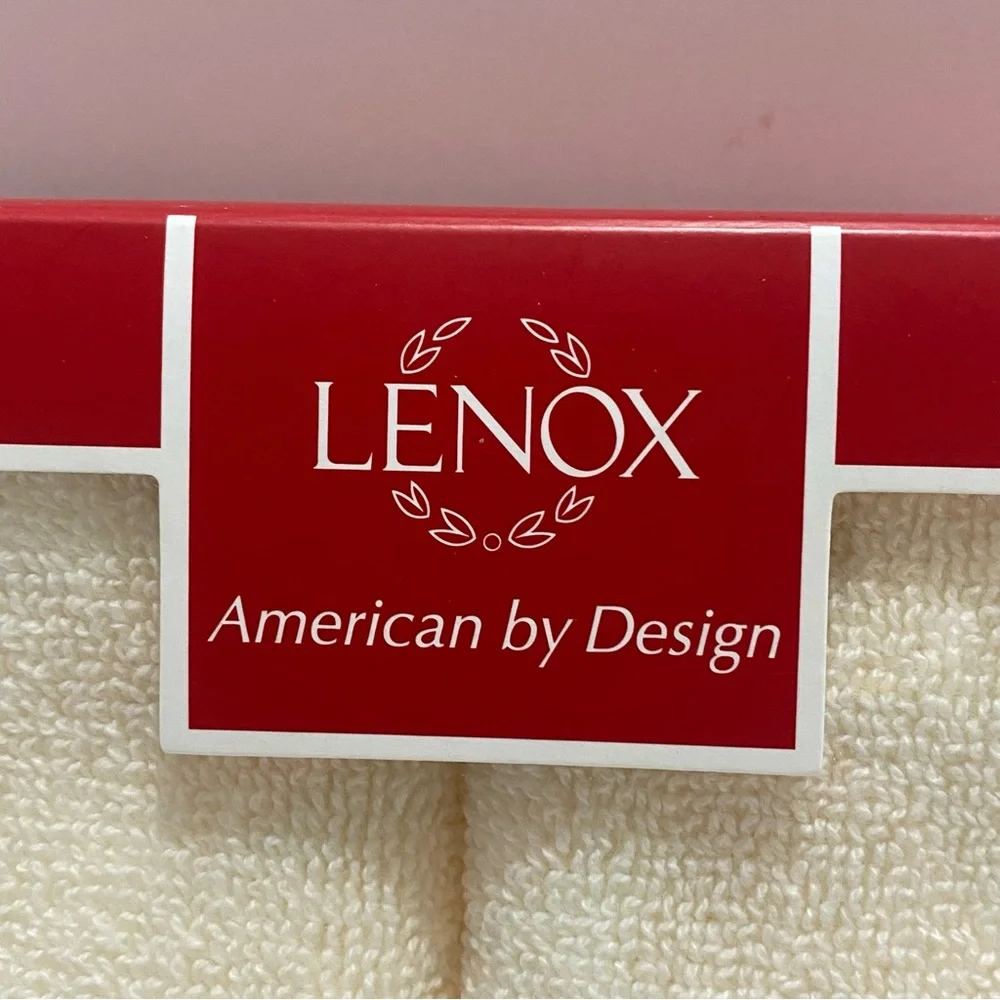 Lenox Ribbon & Holly Finger Tip Towels Set of 2 Christmas Holiday Embroidery NIB
